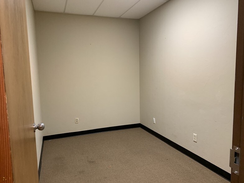 More Photos Of 7700 N Hudson Ave, Oklahoma City Light Manufacturing For Lease