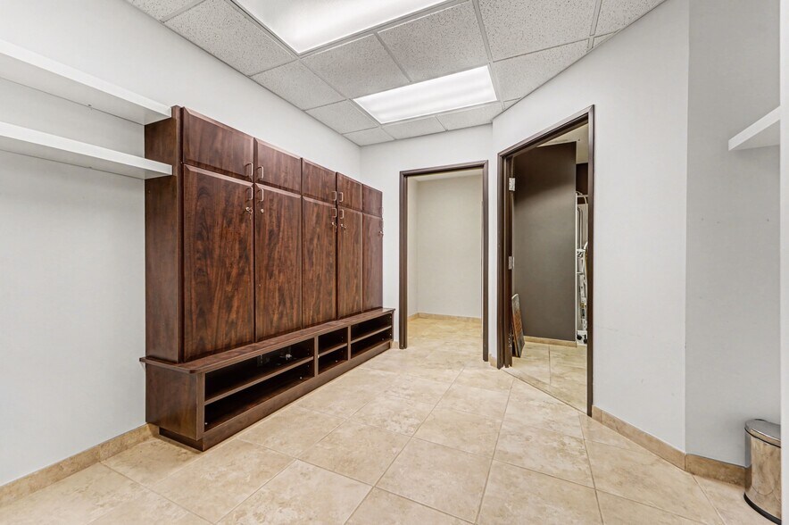 More Photos Of 2950 Crooks Rd, Rochester Hills Healthcare For Lease