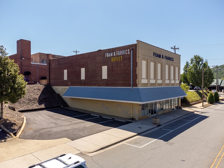 More Photos Of 34 N Logan St, Marion General Retail For Lease
