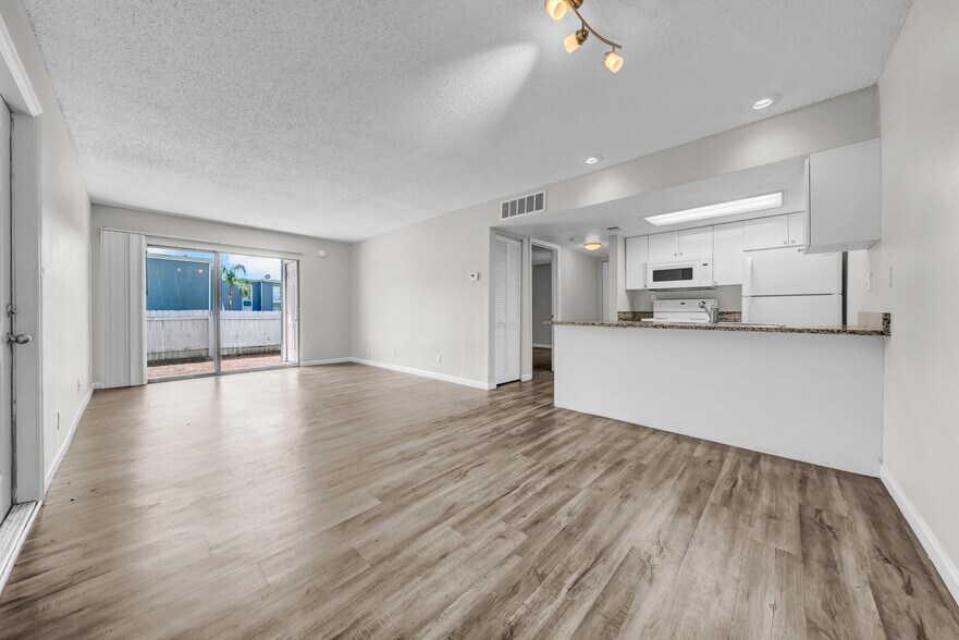 More Photos Of 2019 5th St W, Bradenton Apartments For Sale