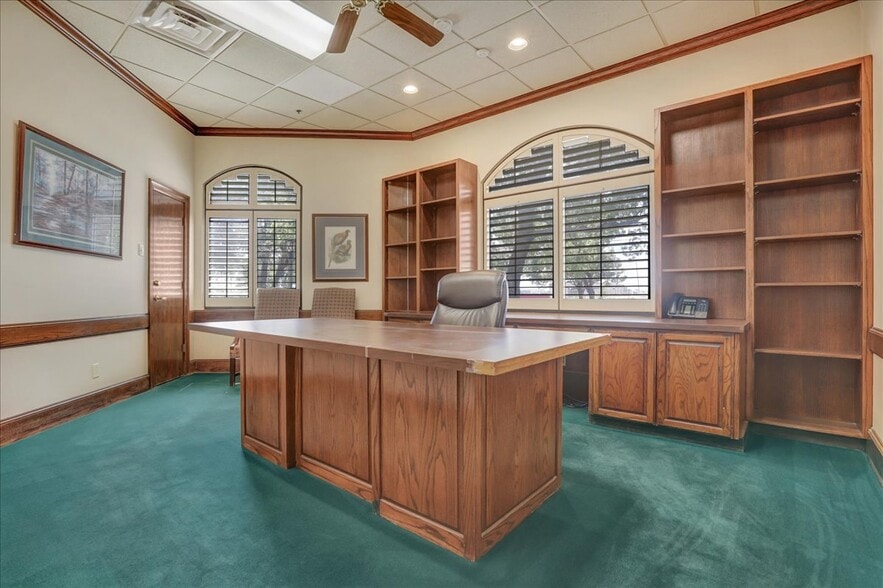 More Photos Of 901 E 66th St, Lubbock Manufacturing For Sale