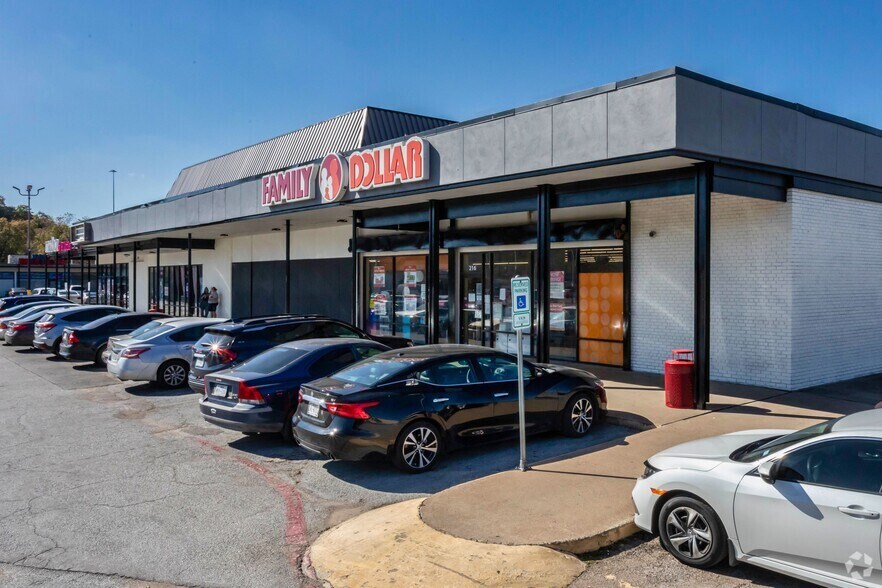 More Photos Of 3901-3939 S Polk St, Dallas Unknown For Lease