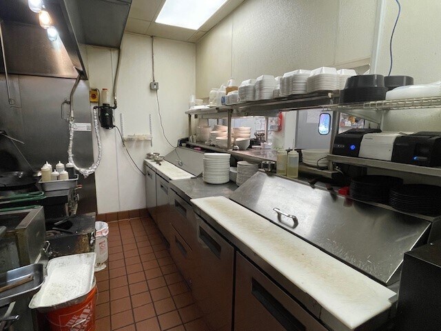 More Photos Of 11712 Ulysses St NE, Blaine Freestanding For Lease