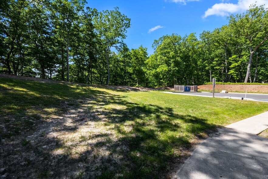 More Photos Of 352 Monmouth Rd, Millstone Township Office For Lease