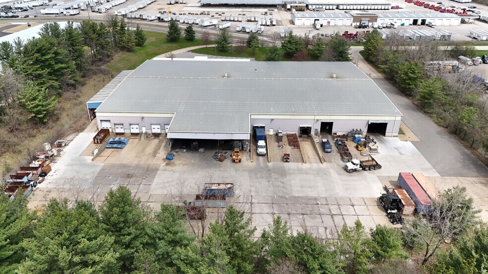 More Photos Of 4100 Congress Pky, Richfield Warehouse For Lease