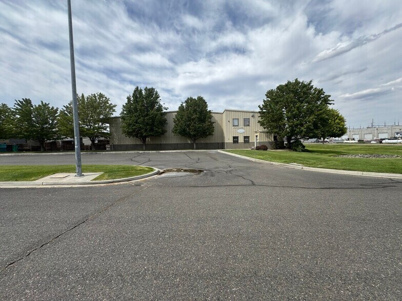 More Photos Of 2900 Sutherland Dr, Union Gap Manufacturing For Lease