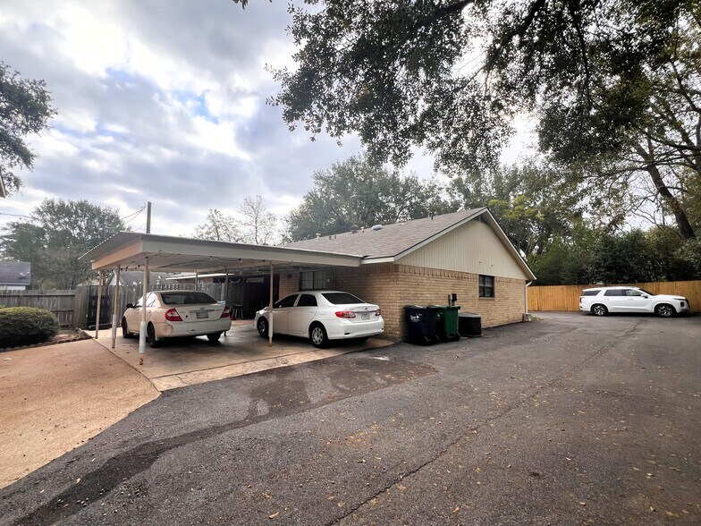 More Photos Of 602 S Jackson St, Brenham Apartments For Sale