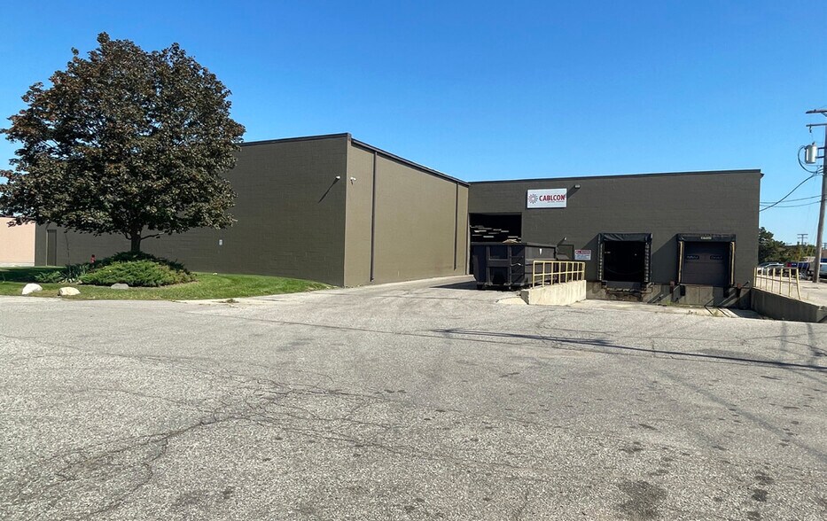More Photos Of 359 Robbins Dr, Troy Warehouse For Lease