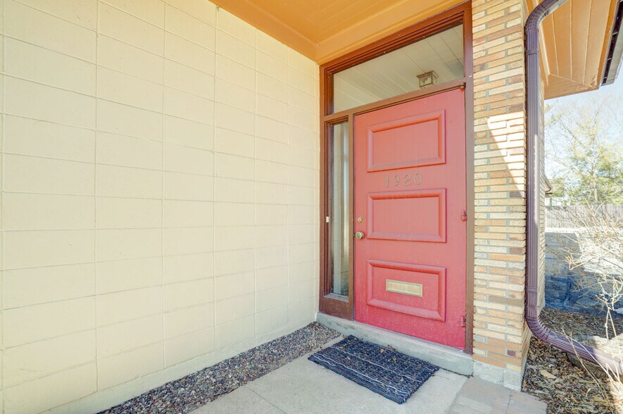 More Photos Of 1920 Monroe St, Madison Medical For Lease