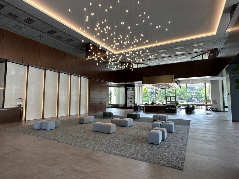 More Photos Of 500 W Jefferson St, Louisville Office For Lease