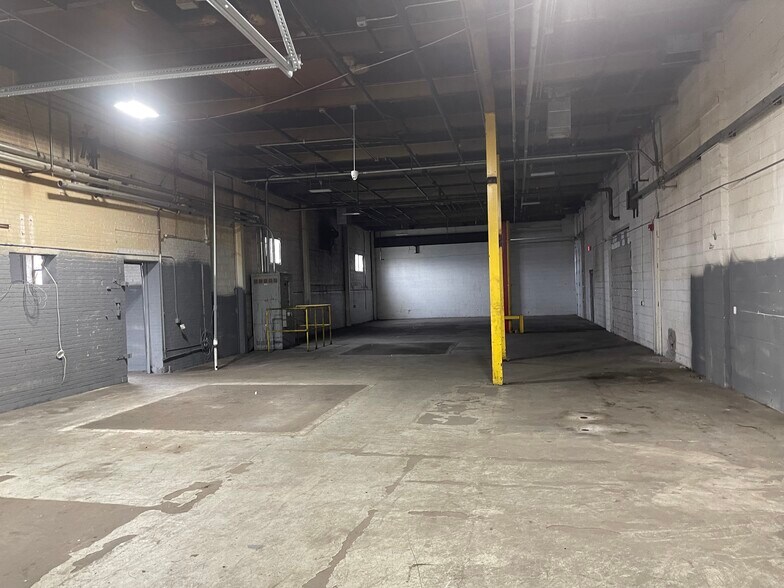 More Photos Of 3100 Randolph St, Bellwood Manufacturing For Sale
