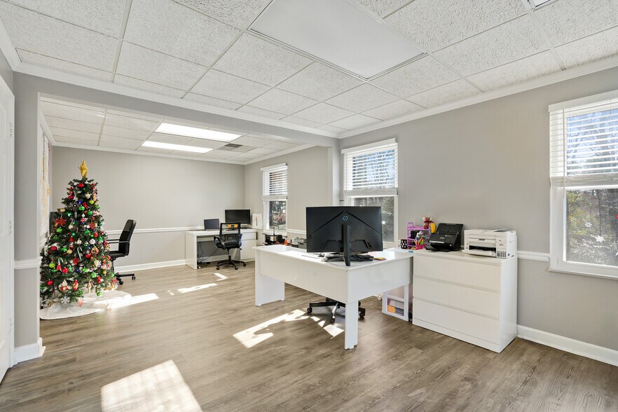 More Photos Of 425 E Crossville Rd, Roswell Office For Sale