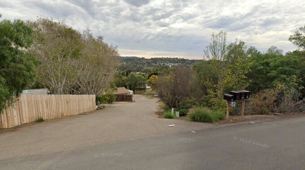 More Photos Of 326 Plumosa Ave, Vista Land For Sale