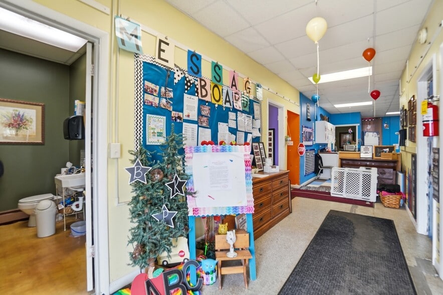 More Photos Of 213 N Broadway St, Spencerville Flex For Sale