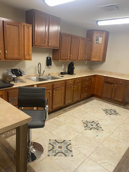 More Photos Of 9117 Columbus Cincinnati Rd, West Chester Healthcare For Lease