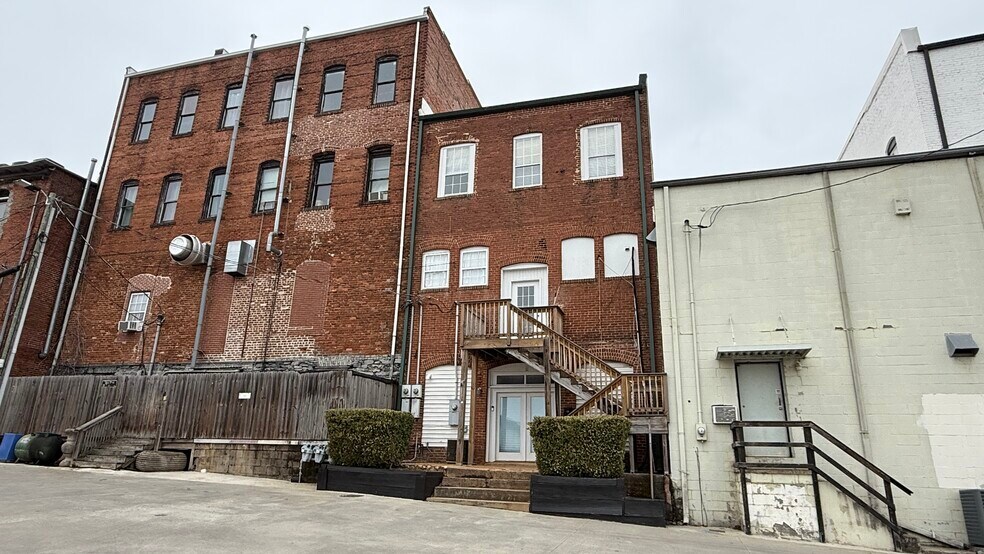 More Photos Of 25 E Main St, Buford Office For Sale