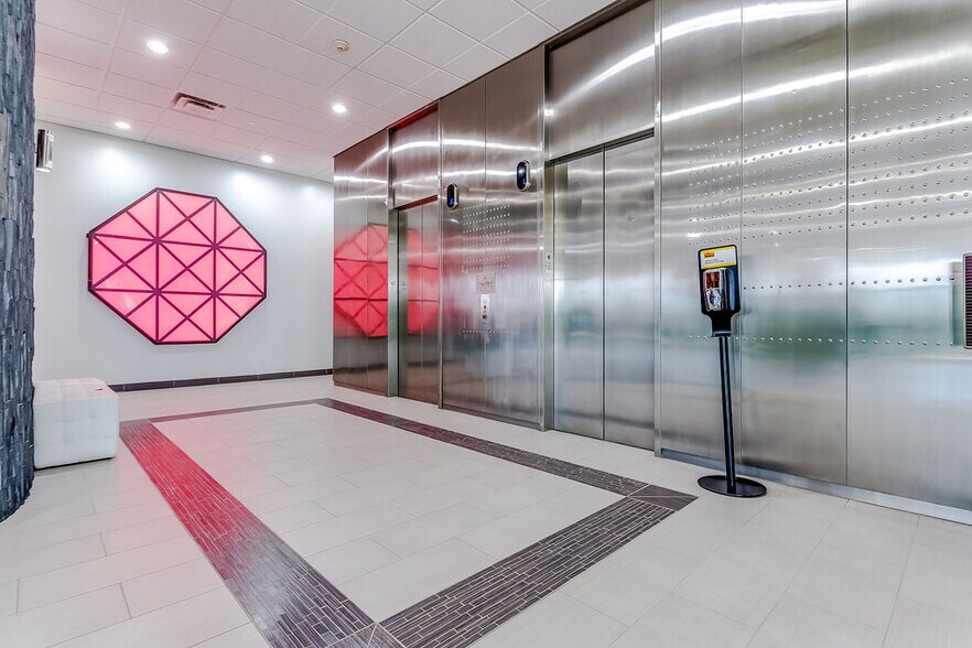 More Photos Of 2350 Valley View Ln, Dallas Loft Creative Space For Lease