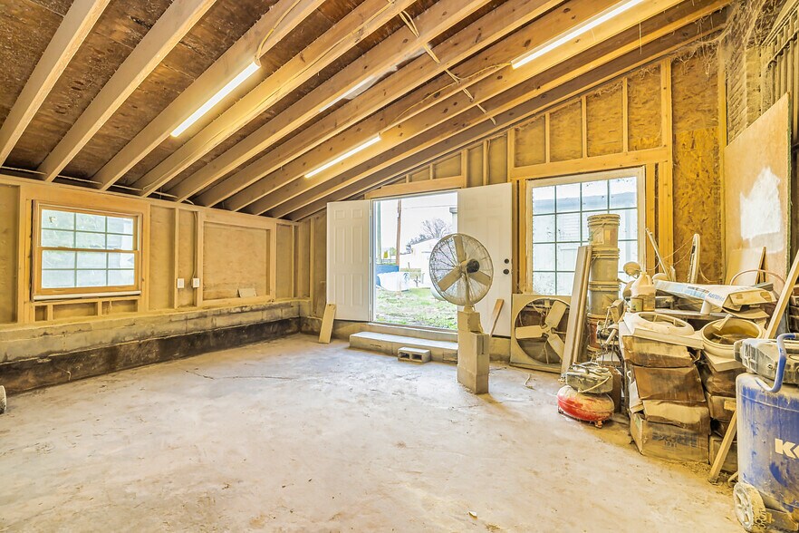 More Photos Of 11 Hunter st, Senoia Storefront For Sale