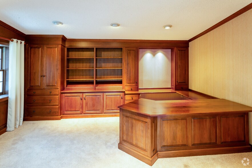 More Photos Of 3726-3728 Isabella Ave, Cincinnati Freestanding For Lease