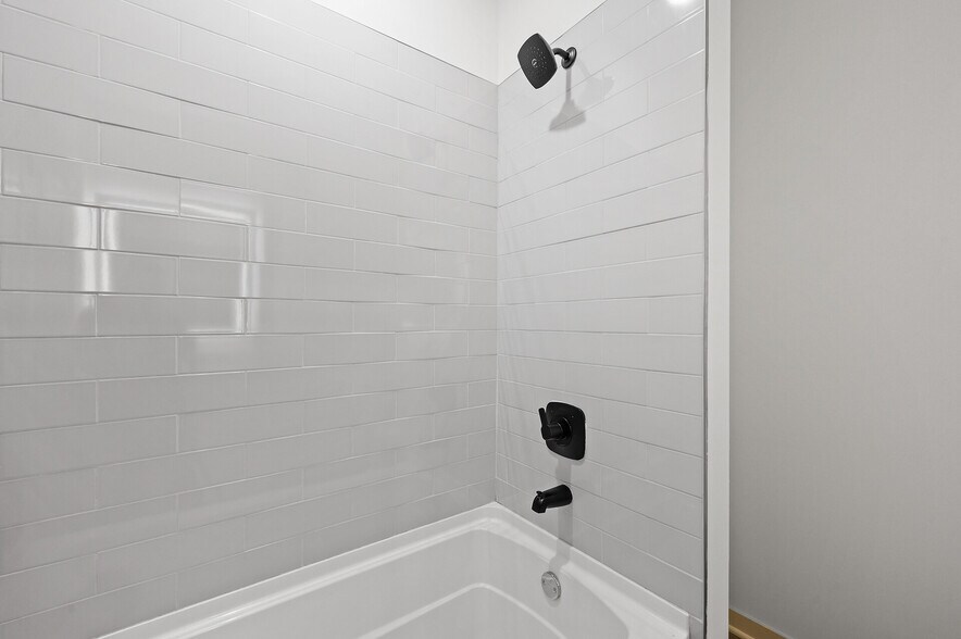 More Photos Of 842 Rice St, Saint Paul Storefront Retail Residential For Lease