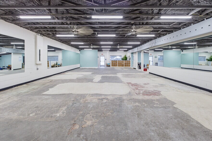 More Photos Of 9073 Heckscher Dr, Jacksonville Storefront Retail Office For Sale