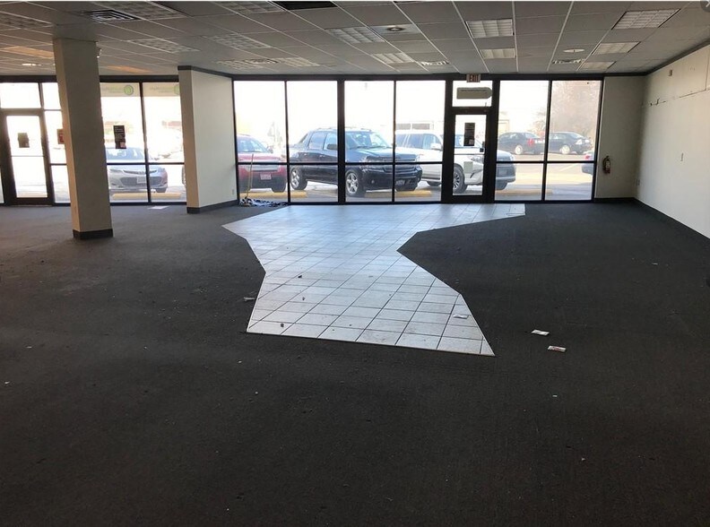 More Photos Of 401-427 Cleveland St, Elyria Unknown For Lease