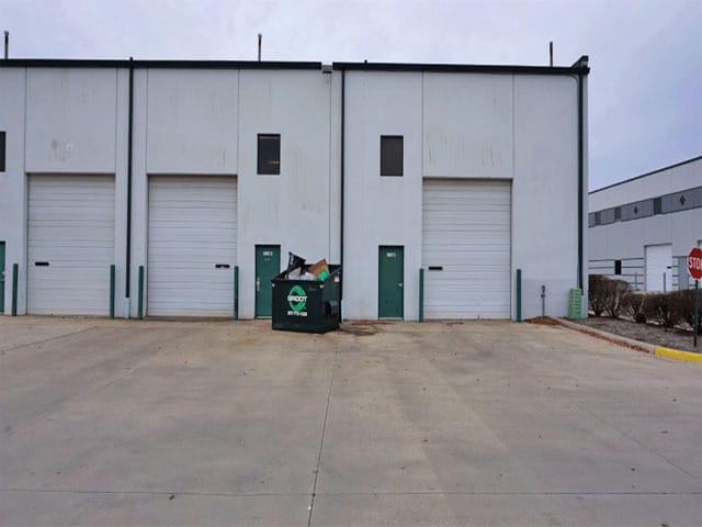 More Photos Of 720 N 17th St, St Charles Flex For Lease