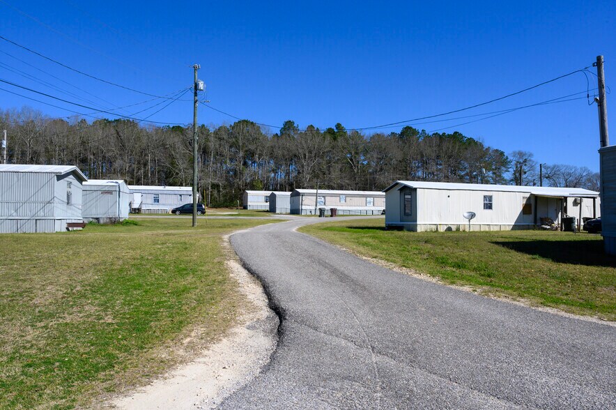 More Photos Of 100 Lunsford Cir, Opp Manufactured Housing Mobile Home Park For Sale