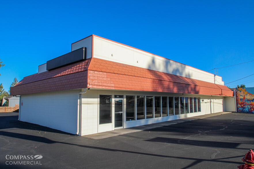 Primary Photo Of 449 SE 3rd St, Bend Freestanding For Lease