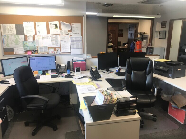 More Photos Of 4403 SE Roethe Rd, Milwaukie Industrial For Sale