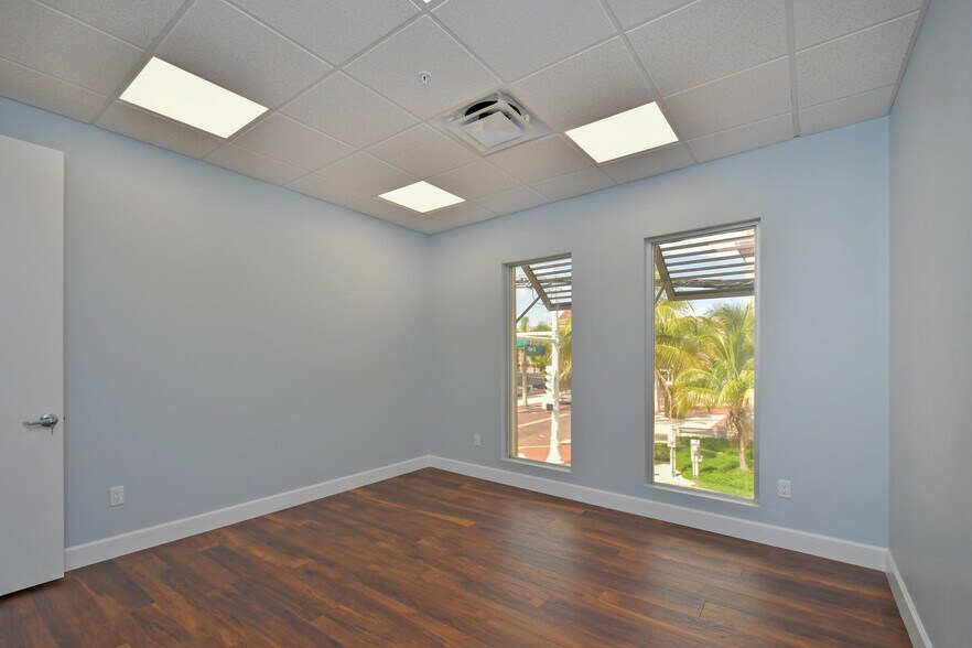 More Photos Of 2401 1st St, Fort Myers Office Residential For Lease