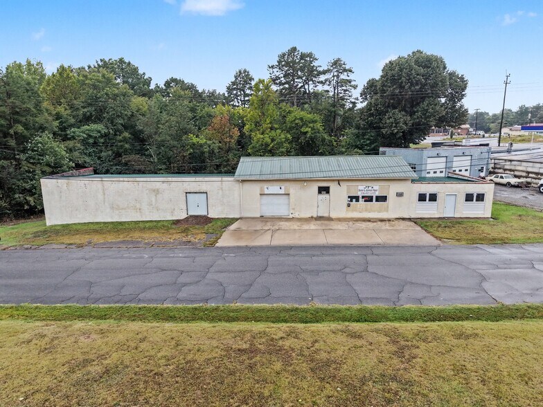 More Photos Of 427 W Gene Hairston St, Madison Auto Repair For Sale