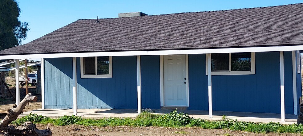 More Photos Of 27564 Highway 119, Taft Specialty For Sale