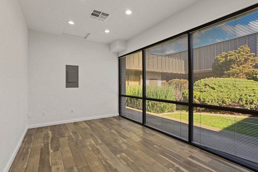 More Photos Of 5637 N Pershing Ave, Stockton Medical For Lease