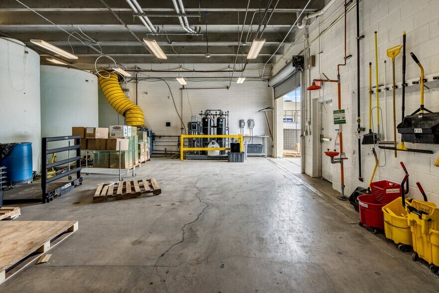 More Photos Of 951 W Watkins St, Phoenix Manufacturing For Sale