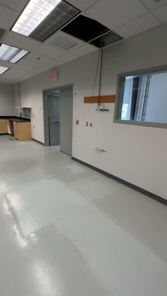 More Photos Of 2111 E 17th St, Des Moines Warehouse For Sale