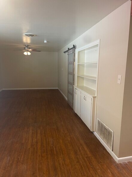 More Photos Of 916 Jefferson St, Kerrville Apartments For Sale