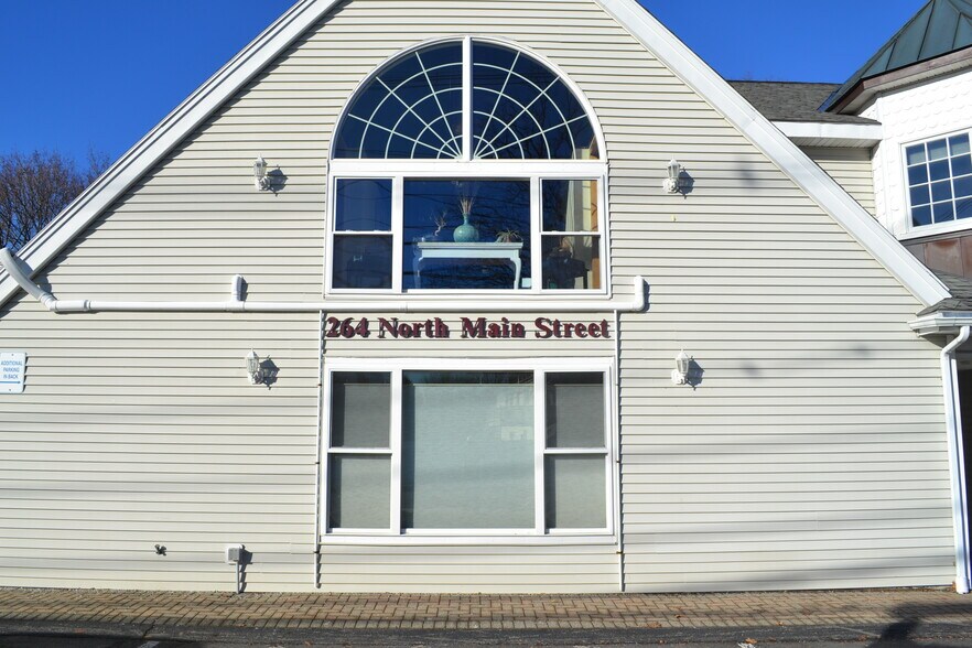More Photos Of 264 N Main St, Natick Medical For Lease