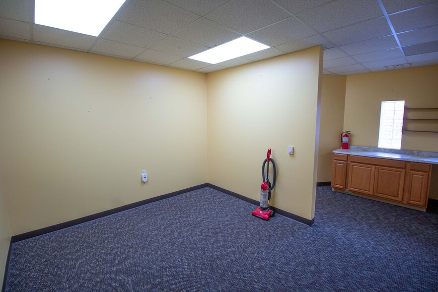 More Photos Of 2626 Central Ave NE, Minneapolis Auto Dealership For Sale