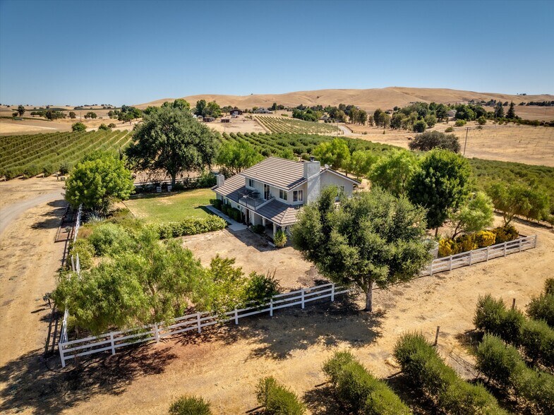 More Photos Of 5055 Rancho La Loma Linda Dr, Paso Robles Specialty For Sale