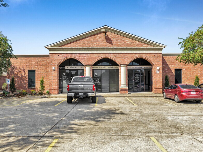 More Photos Of 6429 Fairmont Pky, Pasadena Office For Sale