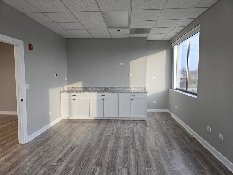 More Photos Of 2272 95th St, Naperville Office For Sale