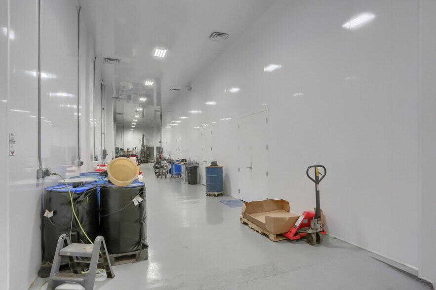 More Photos Of 150 Gamma Dr, Pittsburgh Light Manufacturing For Lease