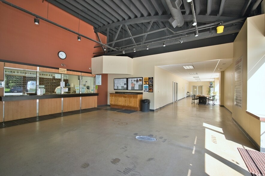 More Photos Of 6500 N Western Ave, Chicago General Retail For Sale