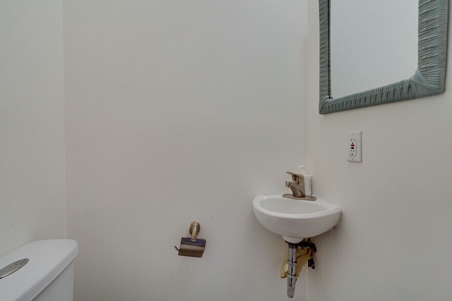 More Photos Of 187 Finch Ave W, Toronto Office Residential For Sale