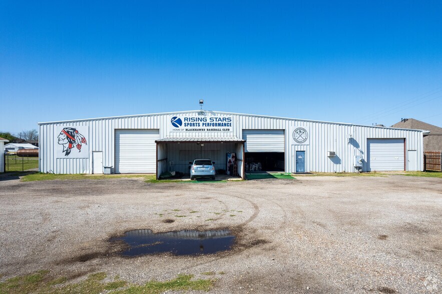 More Photos Of 3575 Thompson Rd, Keller Warehouse For Lease