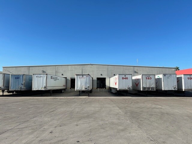More Photos Of 821 Union Pacific Blvd, Laredo Warehouse For Lease