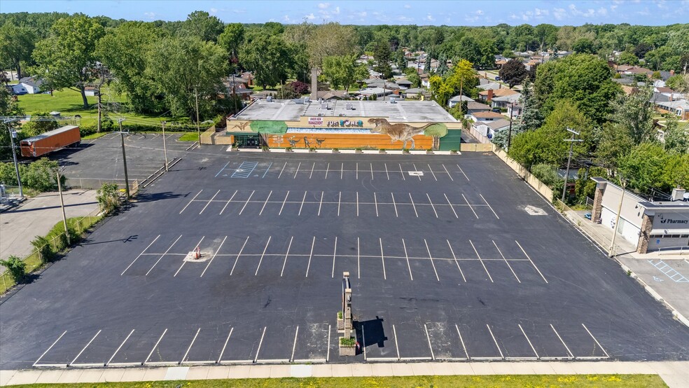 More Photos Of 27200 Joy Rd, Redford Township Freestanding For Lease