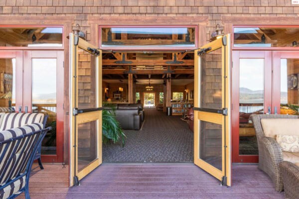 More Photos Of 51 Lakeshore Dr, Sagle Hotel For Sale