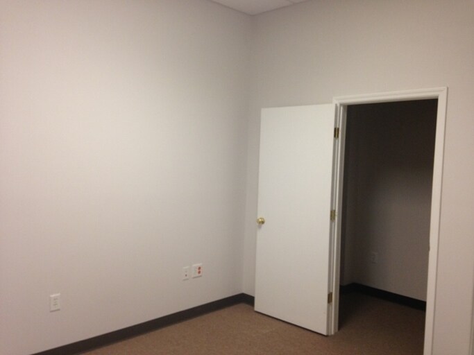 More Photos Of 1418 Harbin Cir, Valdosta Warehouse For Lease